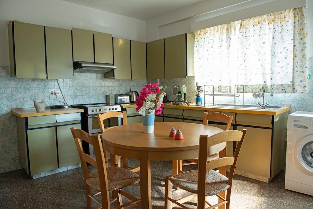 Experience Nicosia Apartment Bagian luar foto
